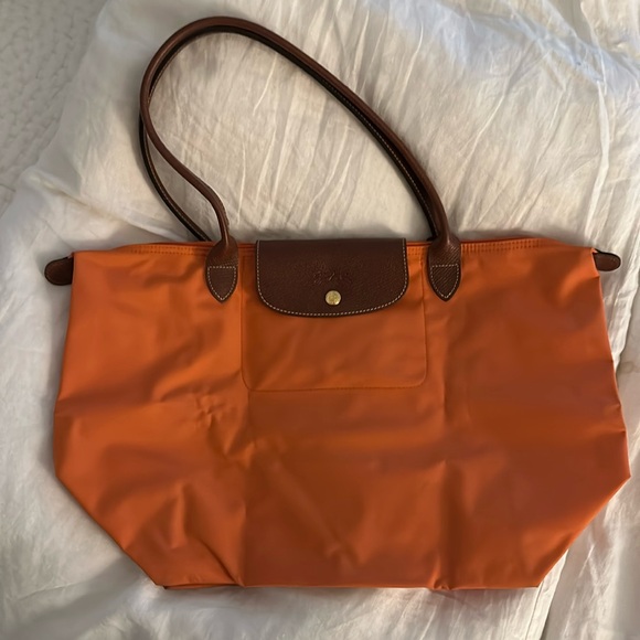 Longchamp Handbags - Longchamp Le Pliage like new condition
